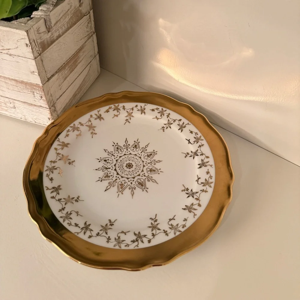 K&A Krautheim Selb Bavaria German Porcelain Lunch, Dessert,Salad Plate Scalloped